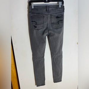 Women’s American Eagle distressed grey stretch jeans Size: 4 Regular